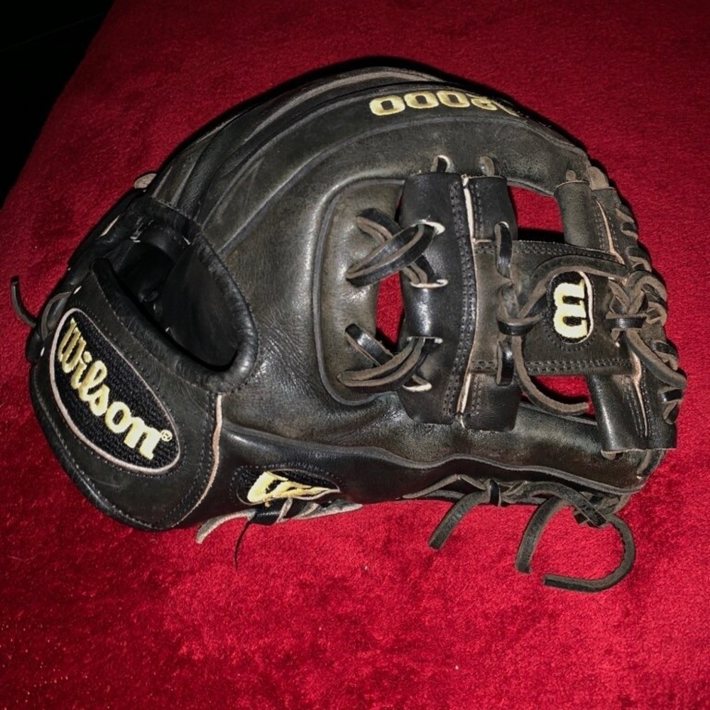 A200 infielders glove